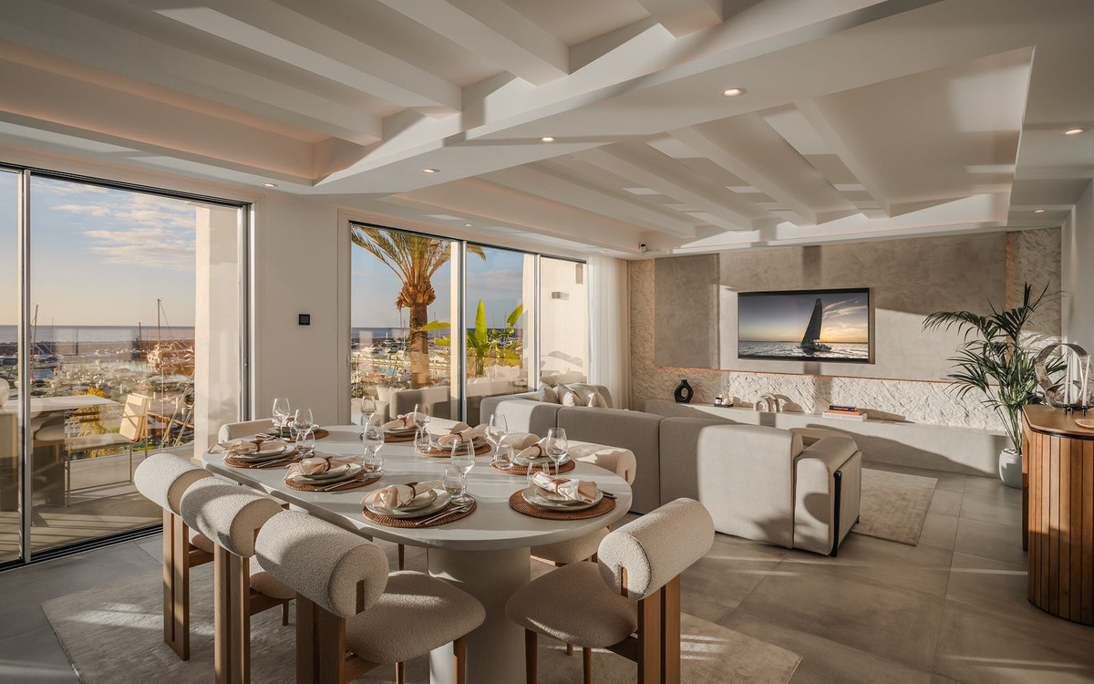 R4639936 - 4 Bedroom Apartment in Marbella, Malaga