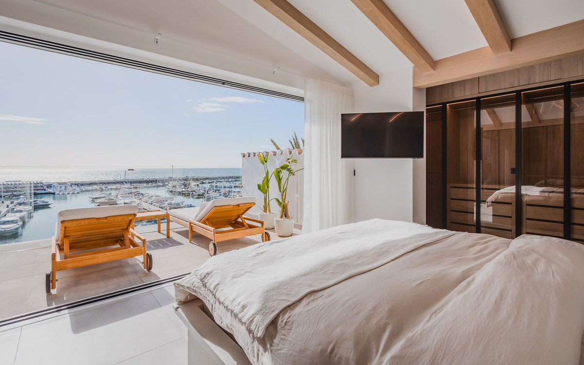 R4639936 - 4 Bedroom Apartment in Marbella, Malaga