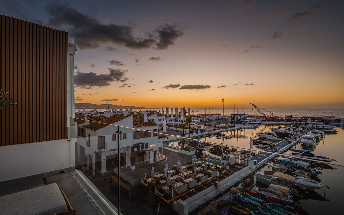 R4639936 - 4 Bedroom Apartment in Marbella, Malaga