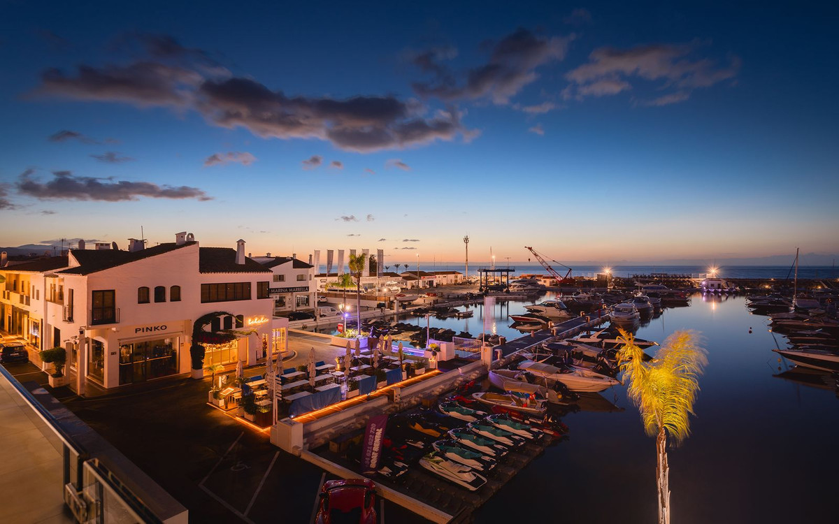 R4639936 - 4 Bedroom Apartment in Marbella, Malaga