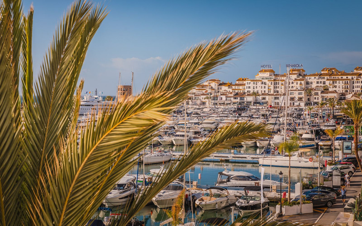 R4639936 - 4 Bedroom Apartment in Marbella, Malaga