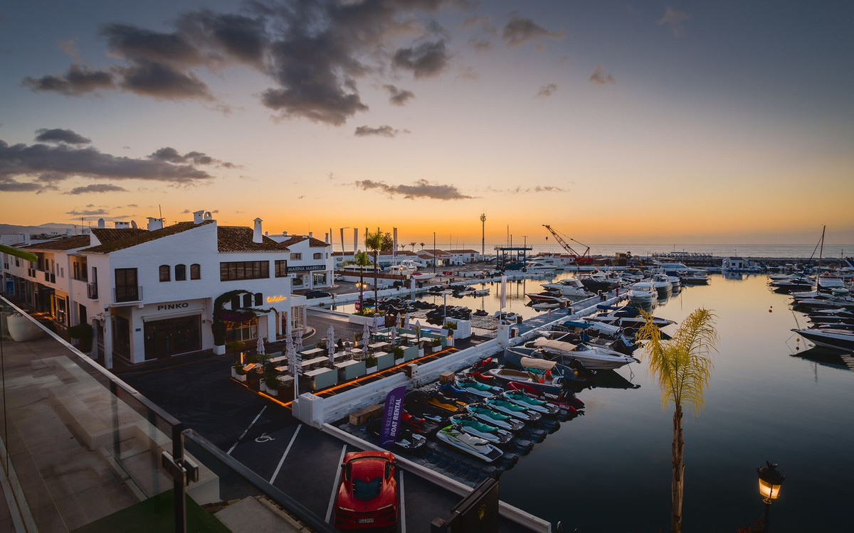R4639936 - 4 Bedroom Apartment in Marbella, Malaga