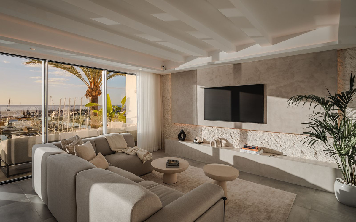 R4639936 - 4 Bedroom Apartment in Marbella, Malaga