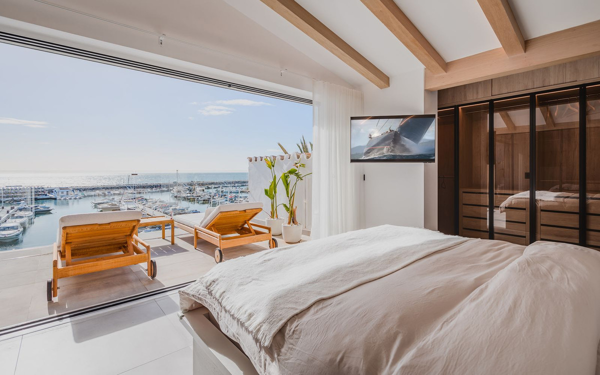 R4639936 - 4 Bedroom Apartment in Marbella, Malaga