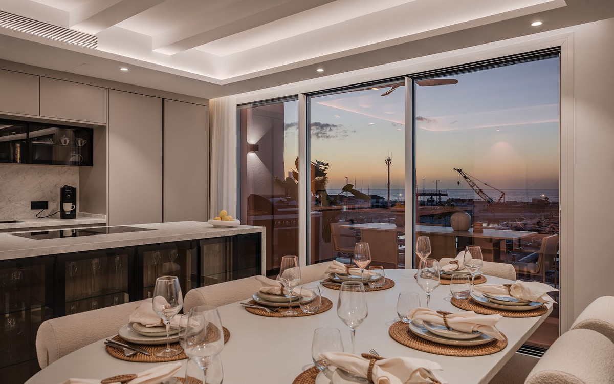 R4639936 - 4 Bedroom Apartment in Marbella, Malaga