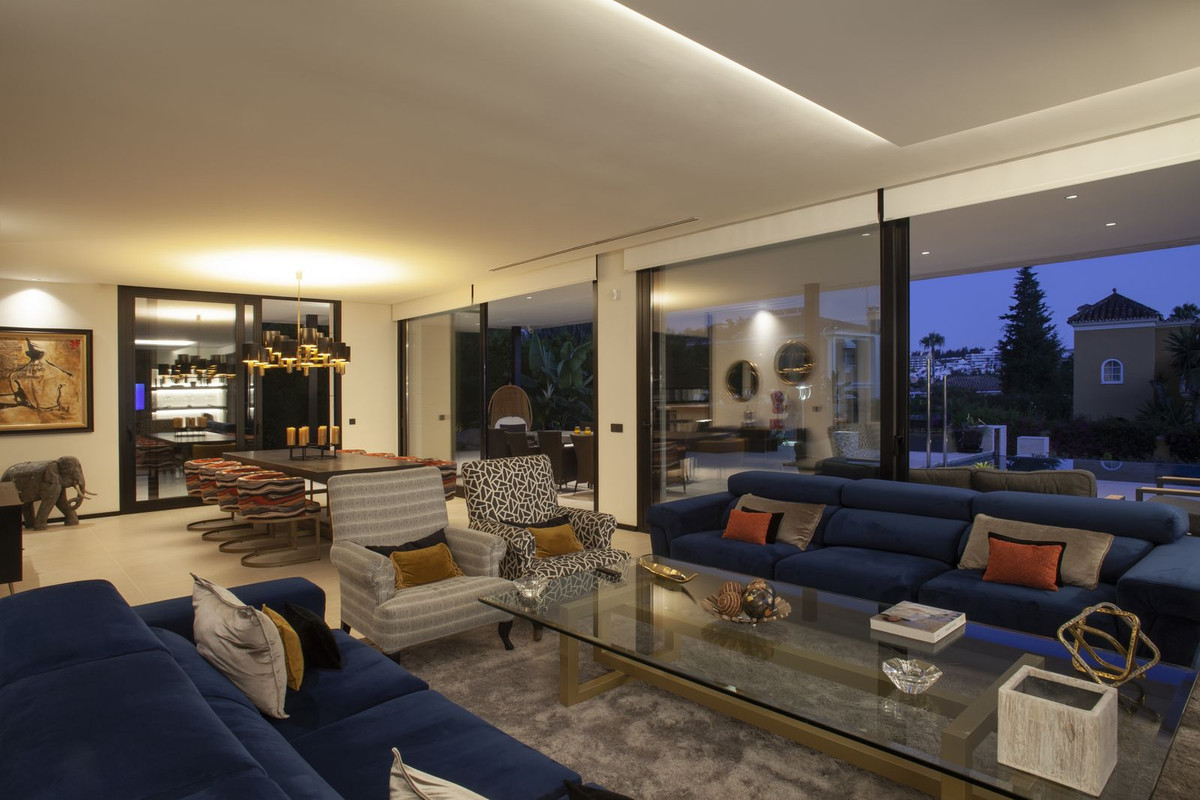 R4639915 - 6 Bedroom Villa in Marbella, Malaga