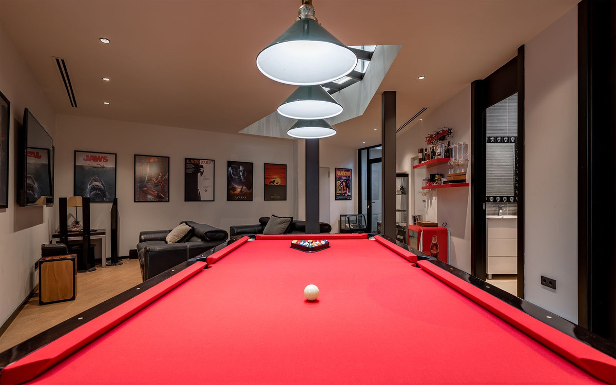 R4639915 - 6 Bedroom Villa in Marbella, Malaga