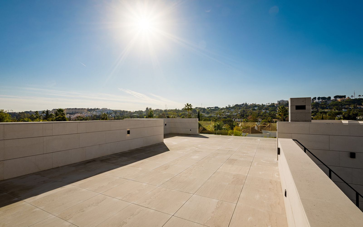 R4639915 - 6 Bedroom Villa in Marbella, Malaga