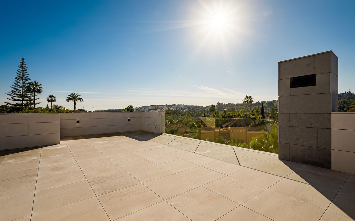 R4639915 - 6 Bedroom Villa in Marbella, Malaga