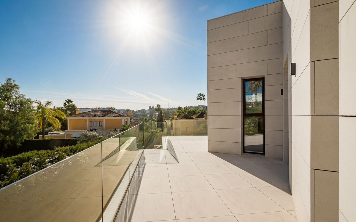 R4639915 - 6 Bedroom Villa in Marbella, Malaga