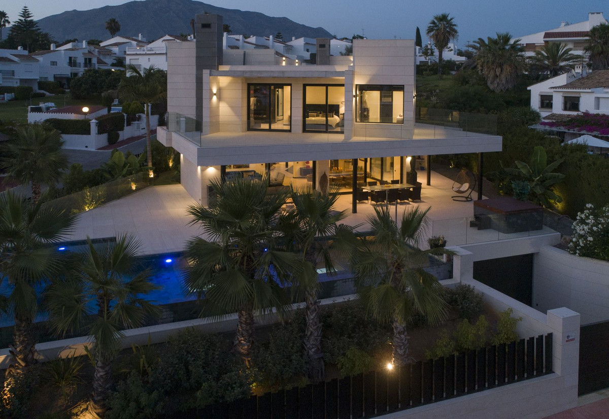 R4639915 - 6 Bedroom Villa in Marbella, Malaga