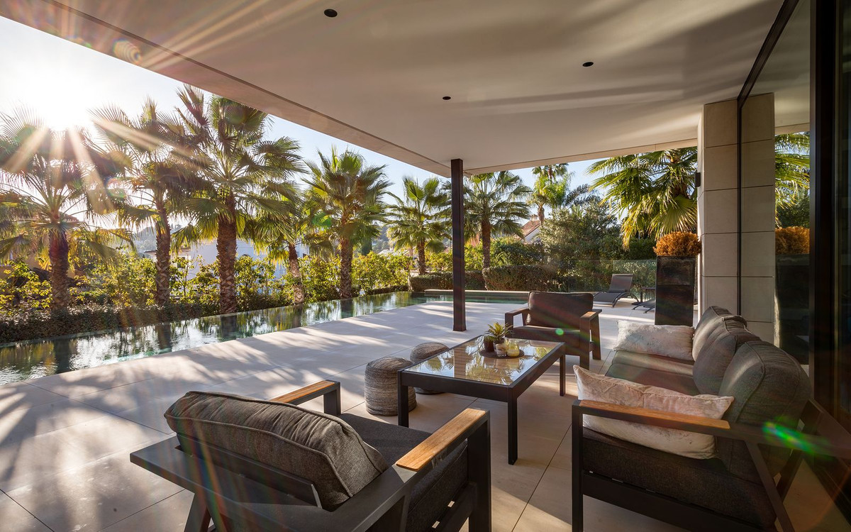 R4639915 - 6 Bedroom Villa in Marbella, Malaga