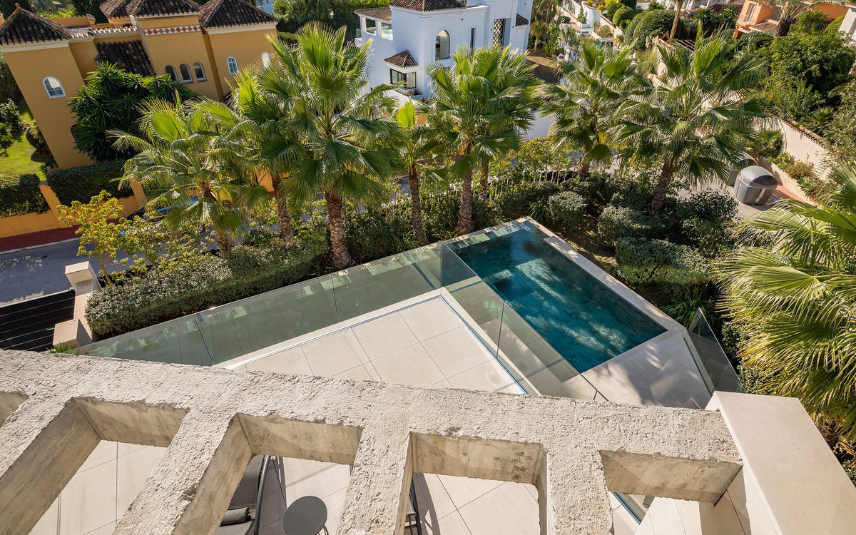 R4639915 - 6 Bedroom Villa in Marbella, Malaga