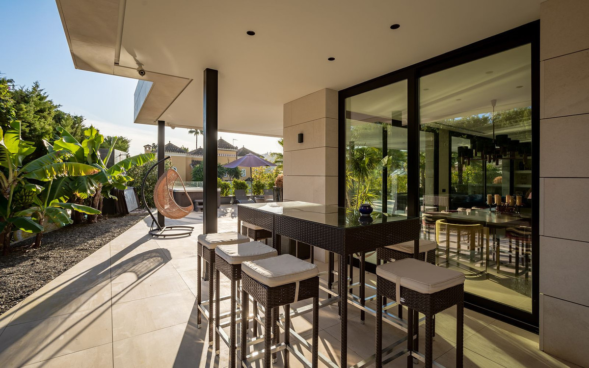 R4639915 - 6 Bedroom Villa in Marbella, Malaga