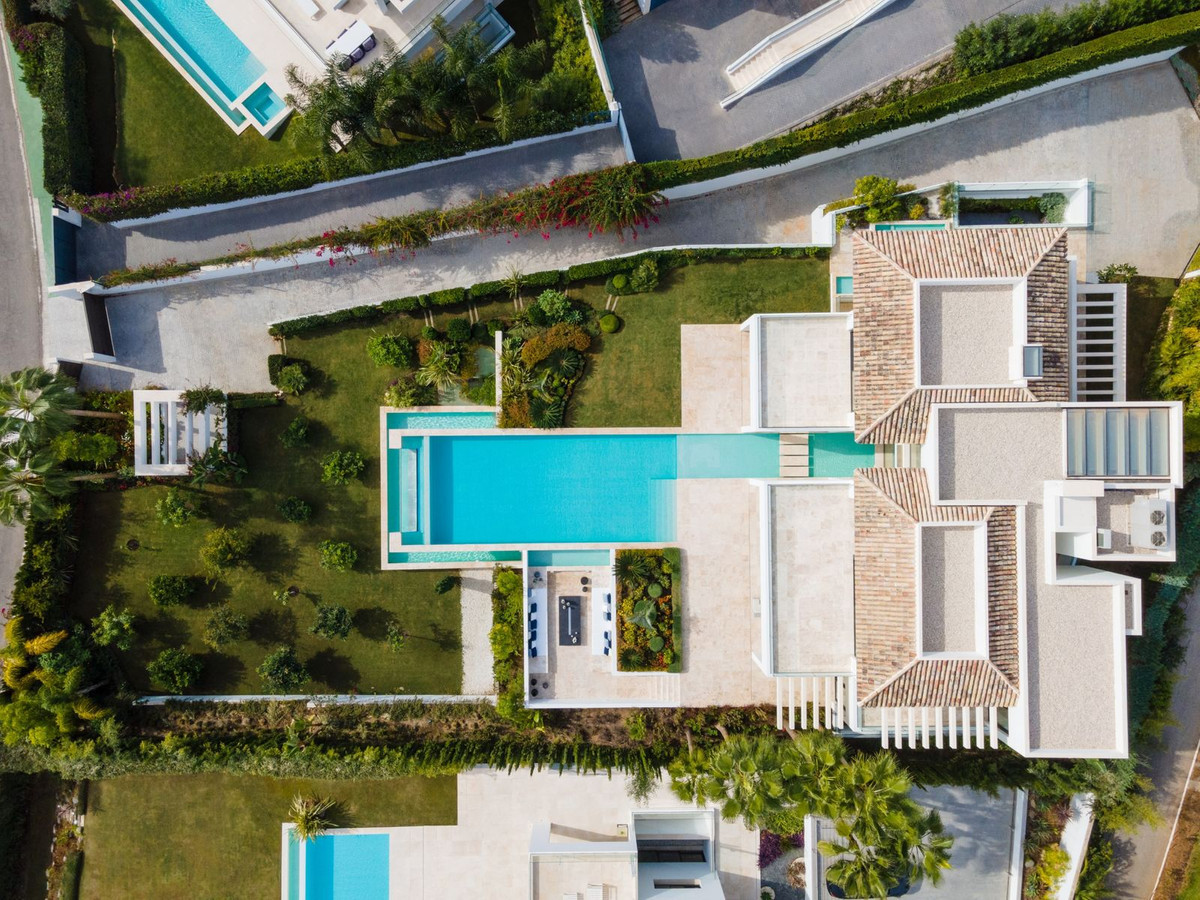 R4653127 - 6 Bedroom Villa in Marbella, Malaga