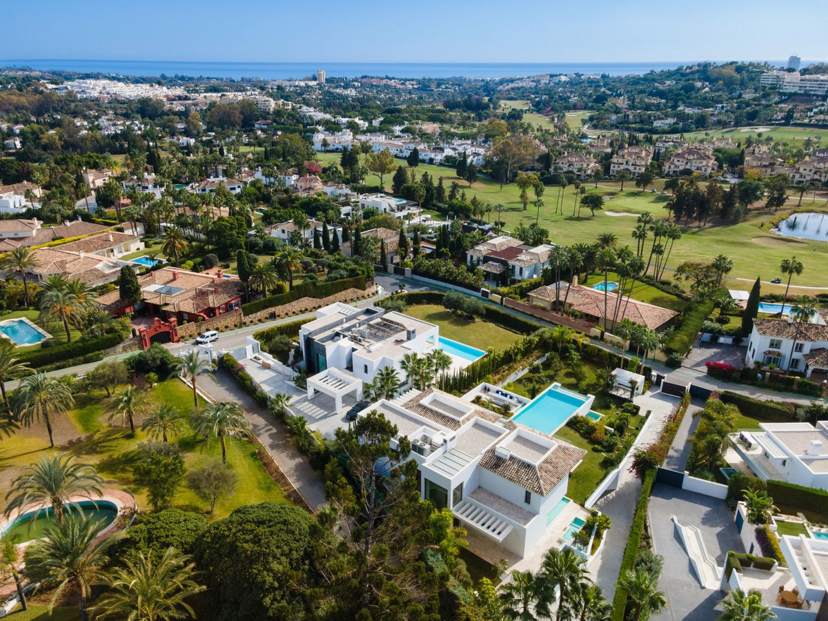 R4653127 - 6 Bedroom Villa in Marbella, Malaga