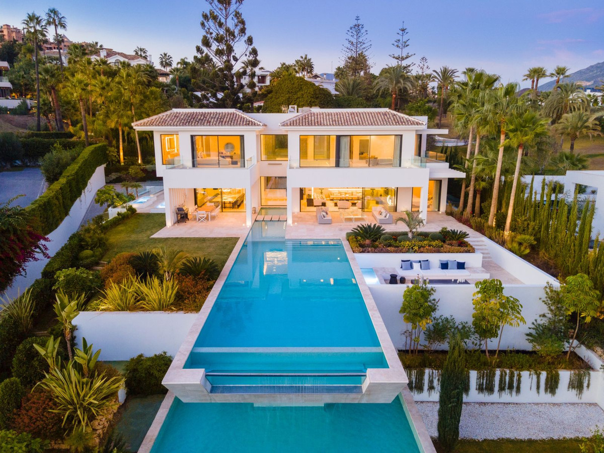 R4653127 - 6 Bedroom Villa in Marbella, Malaga