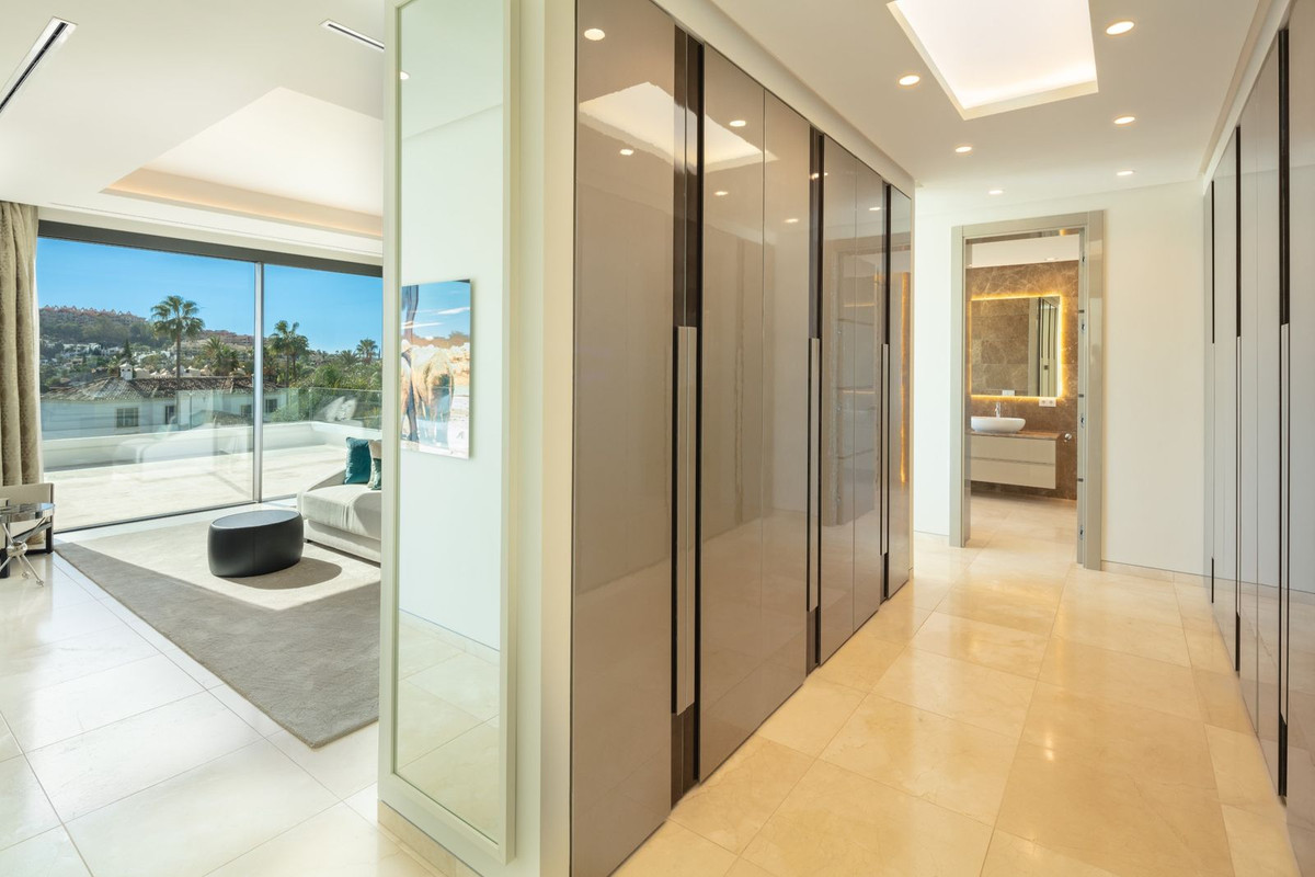 R4653127 - 6 Bedroom Villa in Marbella, Malaga