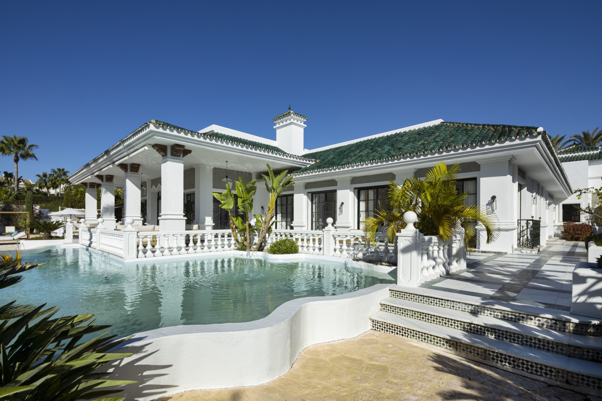 R4699930 - 12 Bedroom Villa in Marbella, Malaga