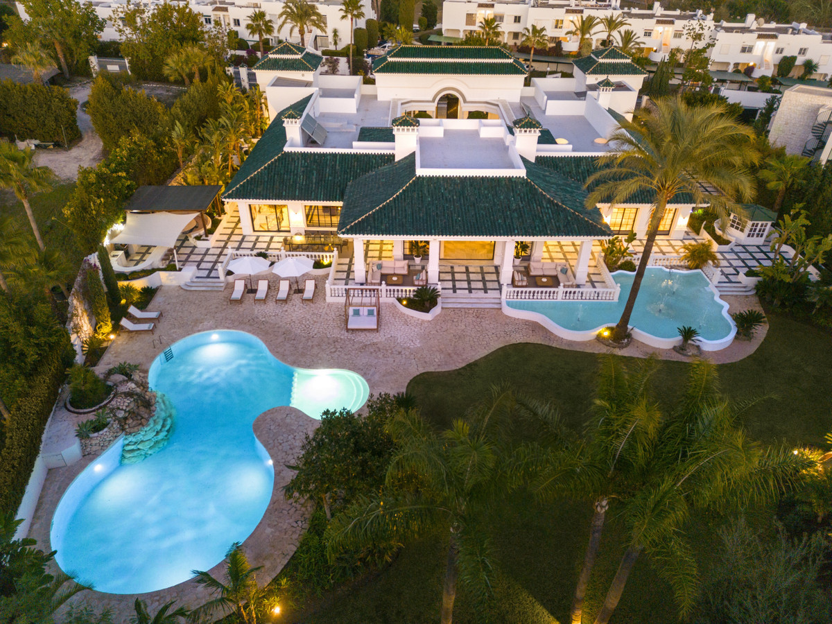 R4699930 - 12 Bedroom Villa in Marbella, Malaga