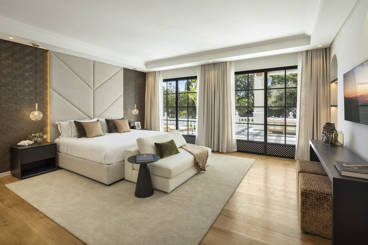 R4699930 - 12 Bedroom Villa in Marbella, Malaga