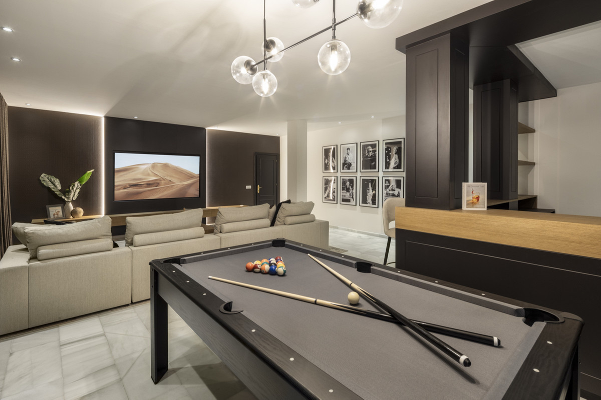 R4699930 - 12 Bedroom Villa in Marbella, Malaga