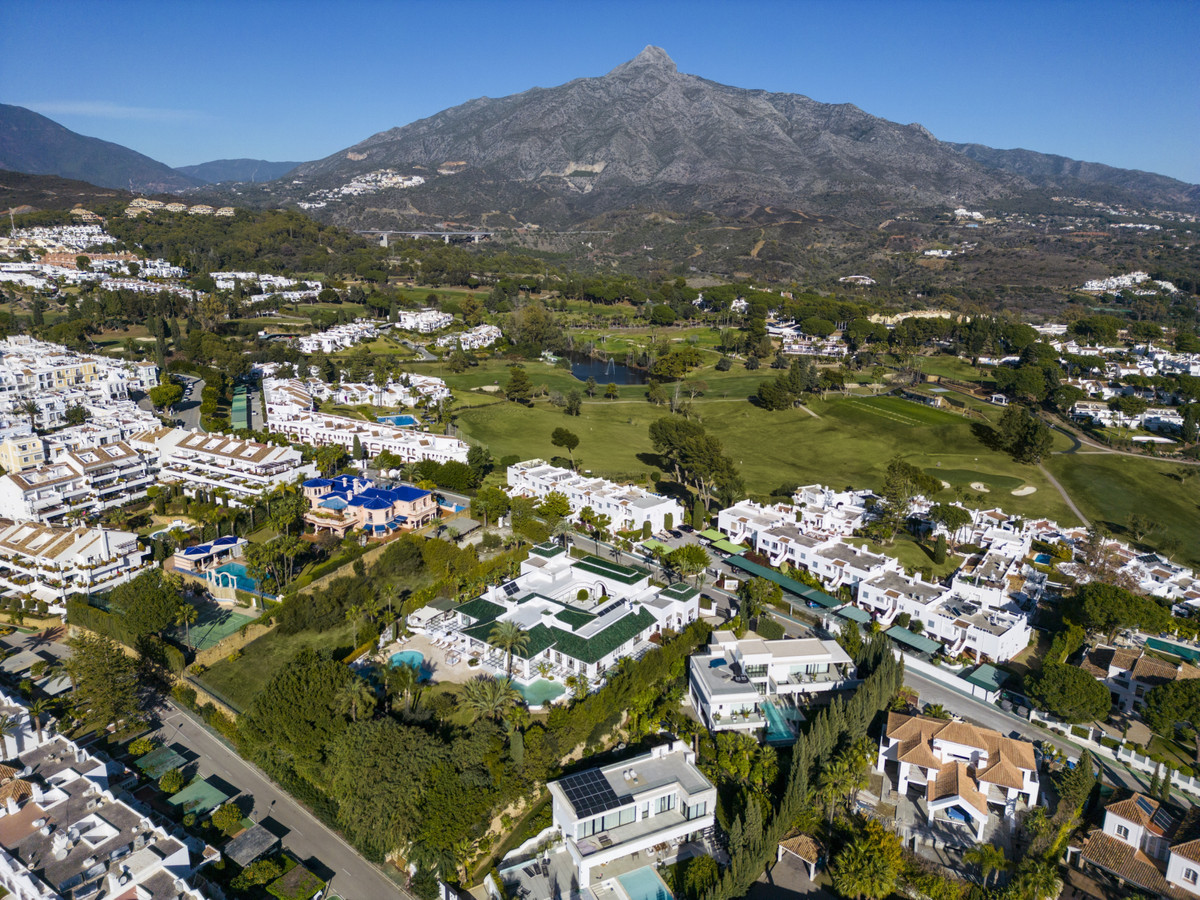 R4699930 - 12 Bedroom Villa in Marbella, Malaga