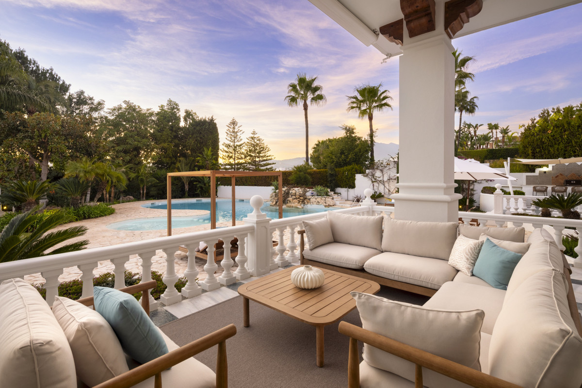 R4699930 - 12 Bedroom Villa in Marbella, Malaga