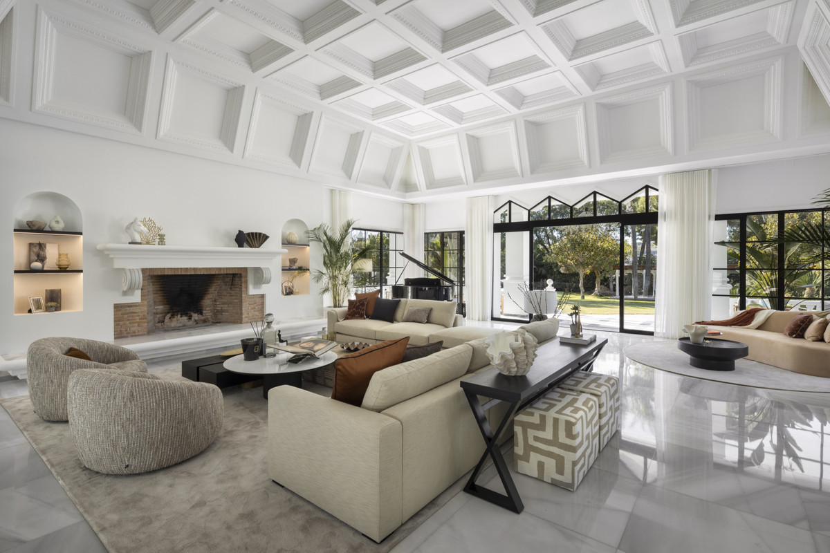 R4699930 - 12 Bedroom Villa in Marbella, Malaga