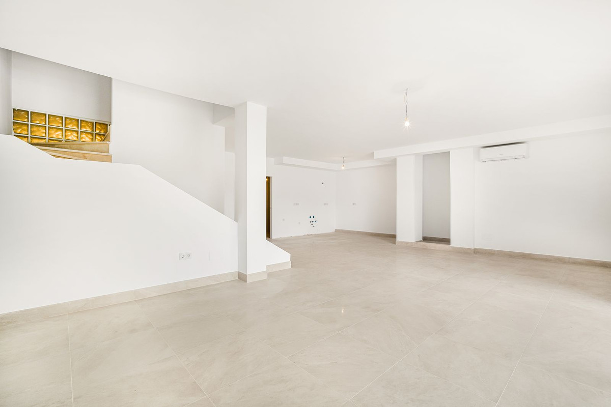 R4692088 - 3 Bedroom Villa in Marbella, Malaga