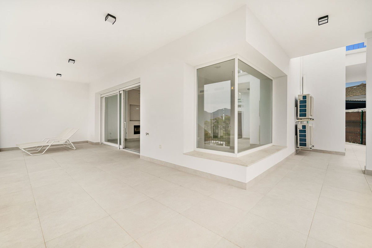 R4692088 - 3 Bedroom Villa in Marbella, Malaga