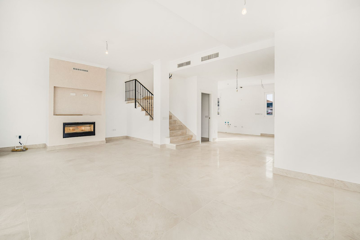 R4692088 - 3 Bedroom Villa in Marbella, Malaga