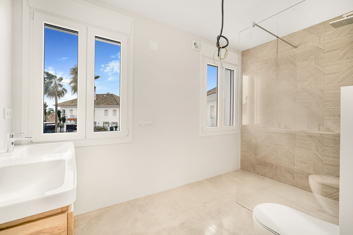 R4692088 - 3 Bedroom Villa in Marbella, Malaga