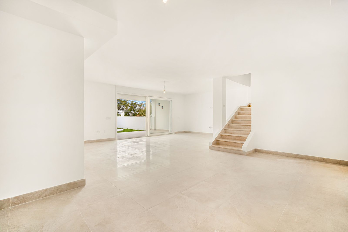 R4692088 - 3 Bedroom Villa in Marbella, Malaga