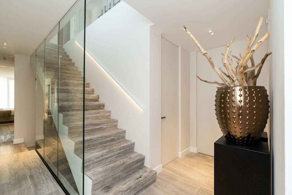 R4599757 - 7 Bedroom Villa in Benahavis, Malaga