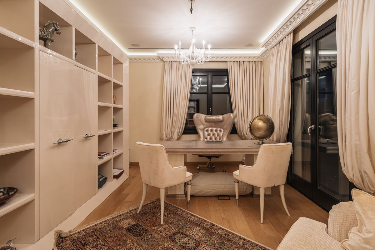 R4558249 - 7 Bedroom Villa in Marbella, Malaga