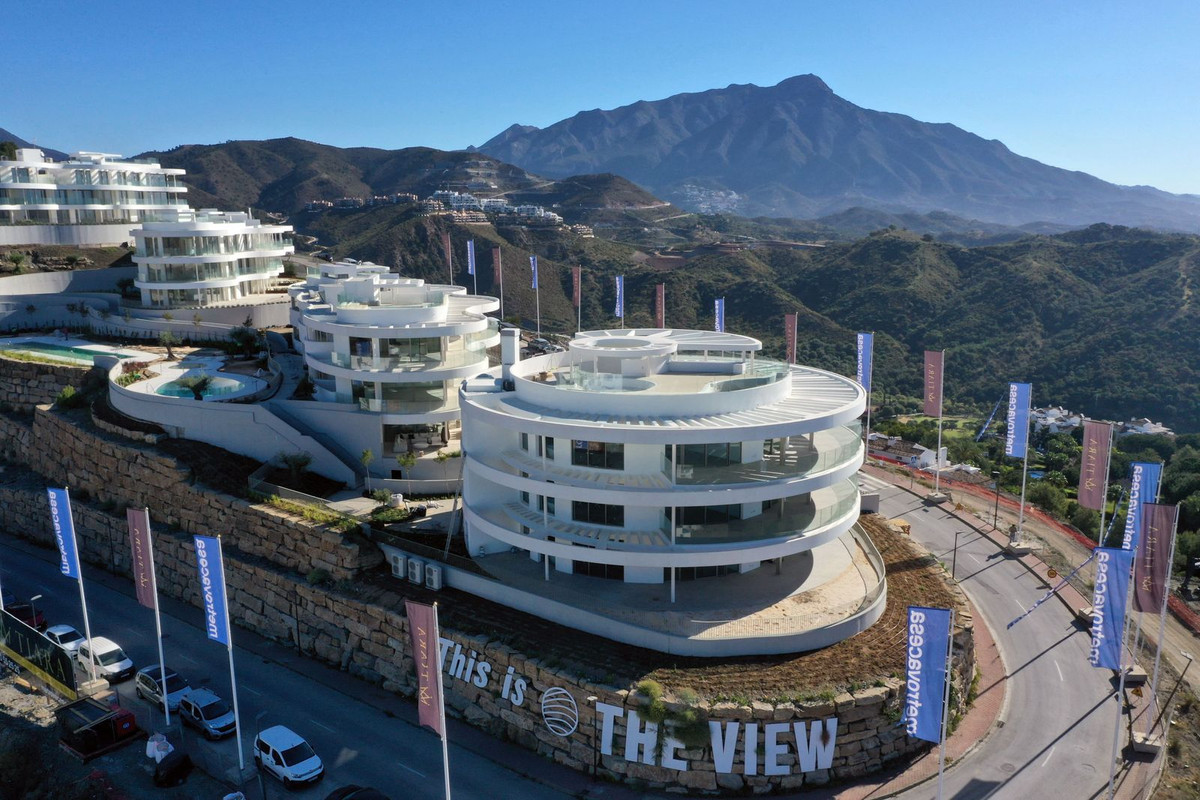 R4579681 - 3 Bedroom Apartment in Benahavis, Malaga