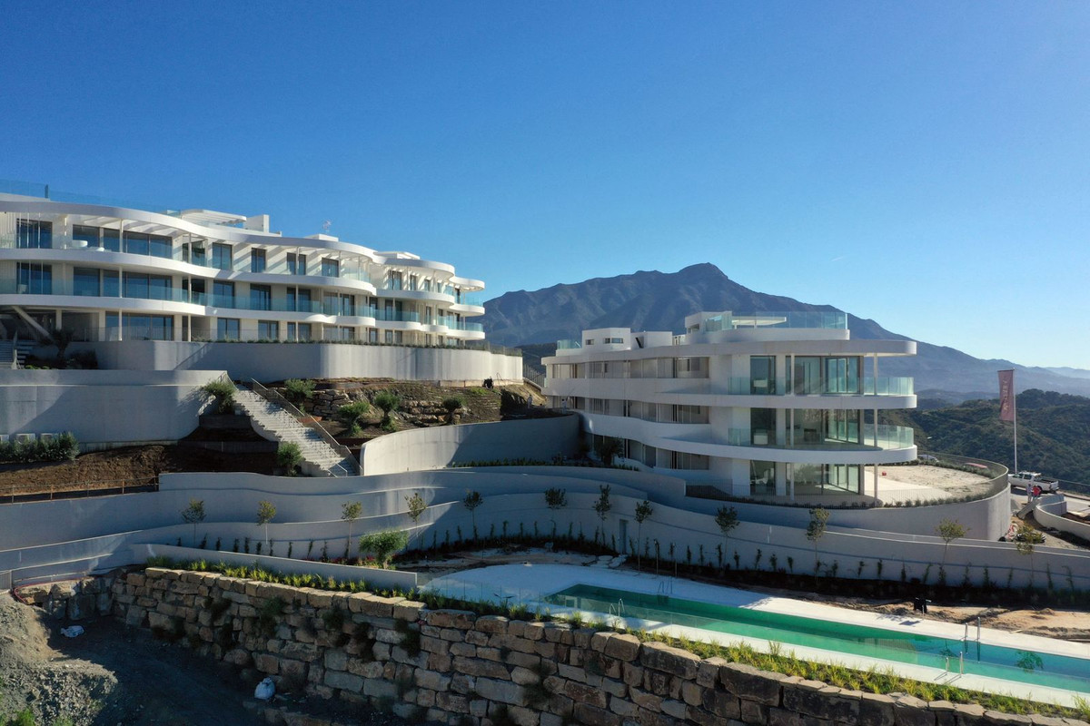 R4579681 - 3 Bedroom Apartment in Benahavis, Malaga