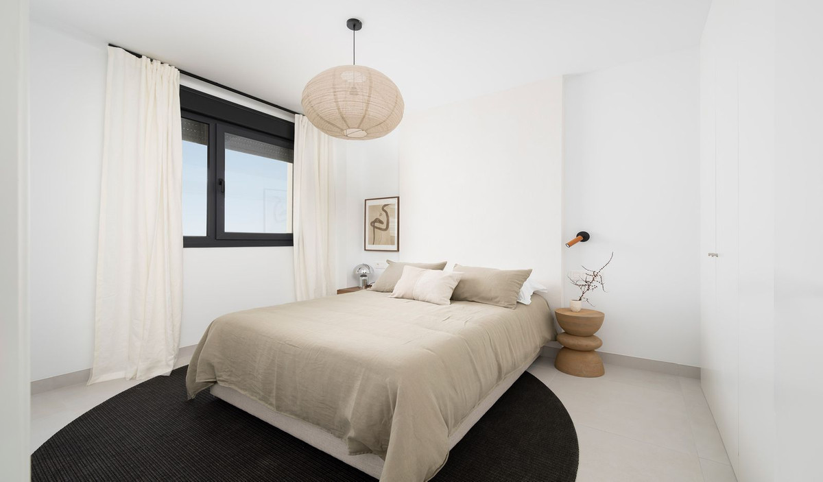 R4438783 - 3 Bedroom Penthouse in Marbella, Malaga