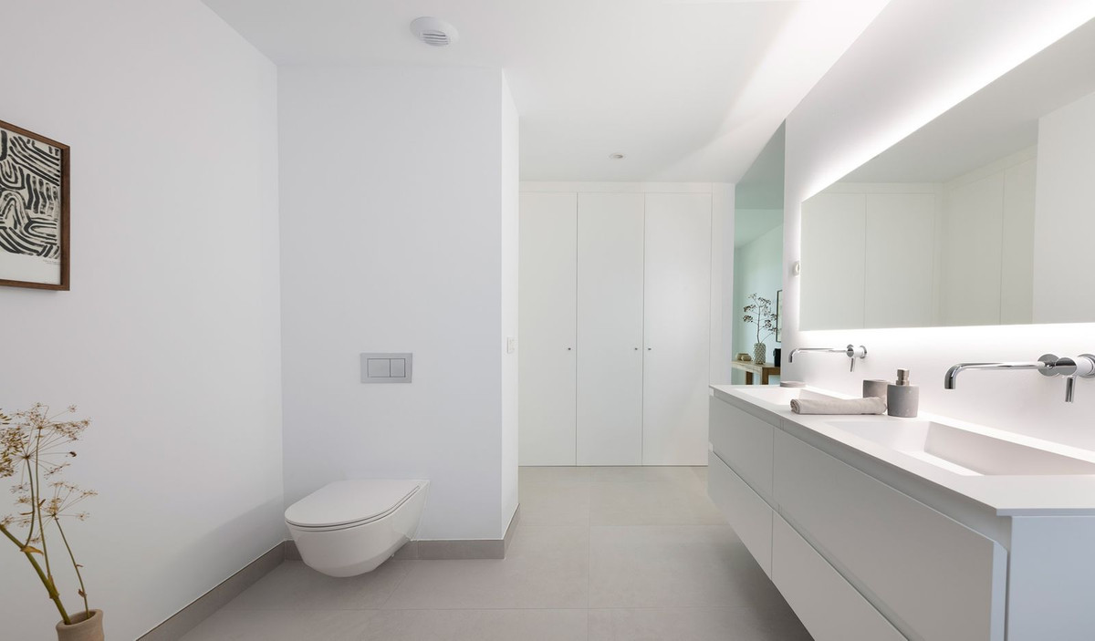 R4438783 - 3 Bedroom Penthouse in Marbella, Malaga