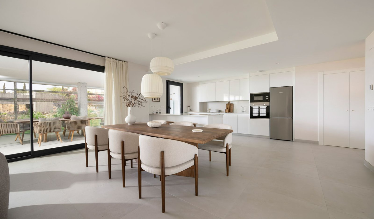 R4438783 - 3 Bedroom Penthouse in Marbella, Malaga