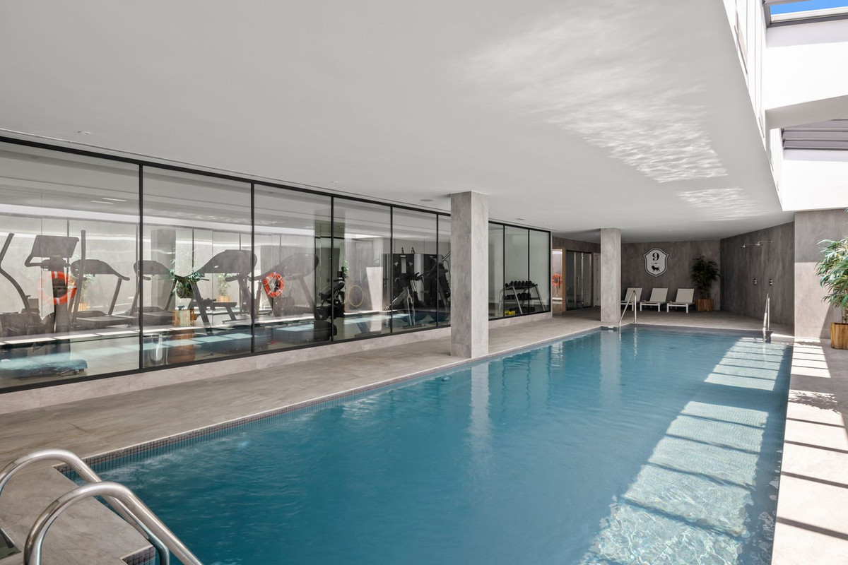 R4435207 - 7 Bedroom Apartment in Marbella, Malaga