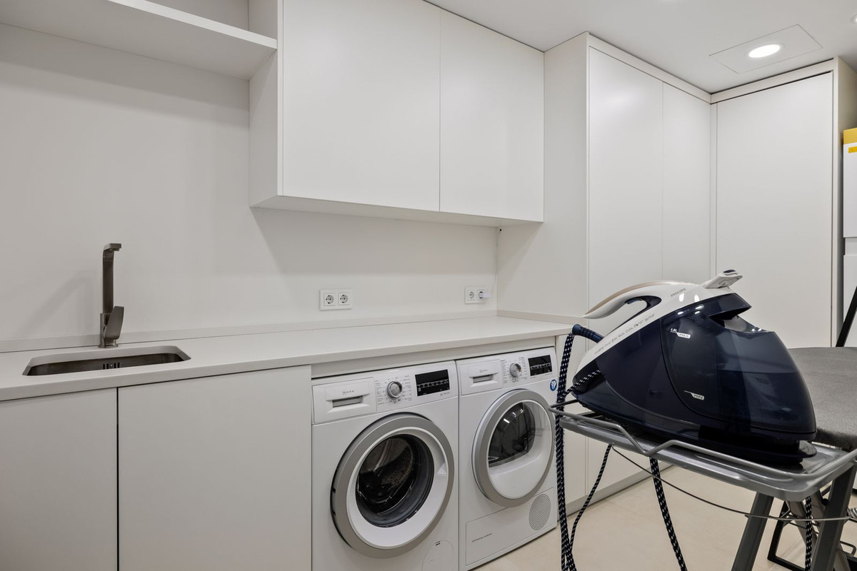 R4435207 - 7 Bedroom Apartment in Marbella, Malaga