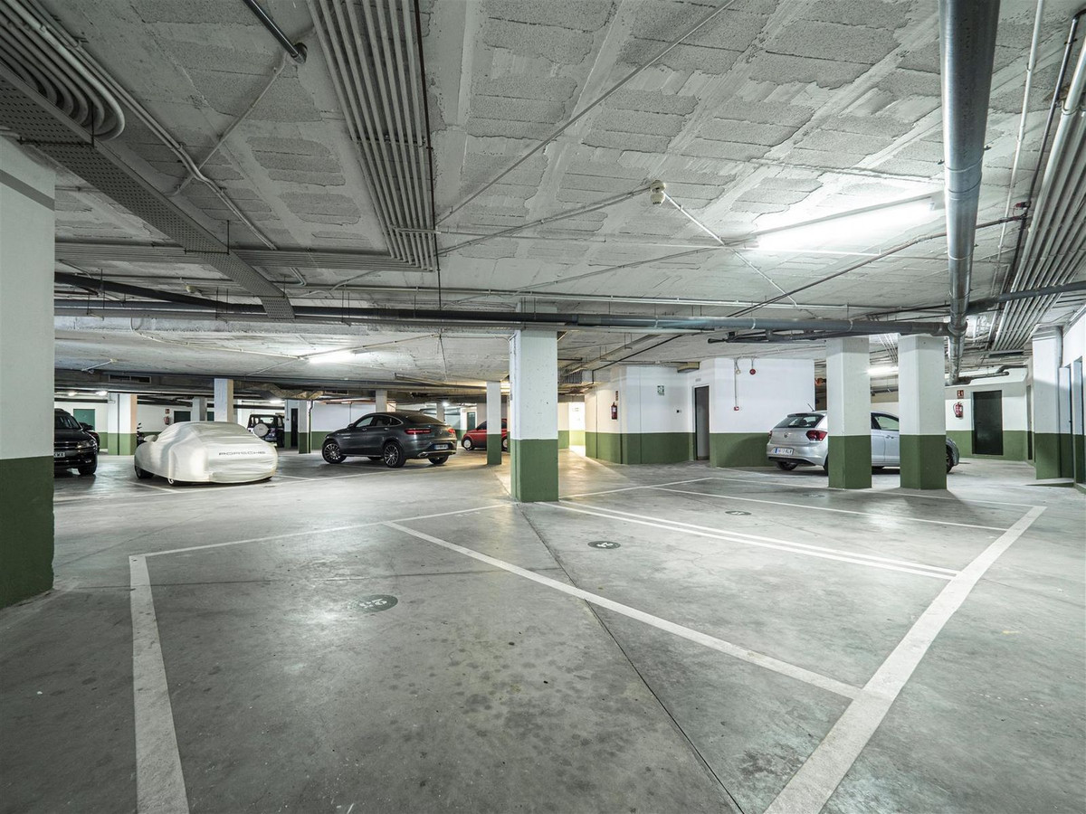 R4450108 - 2 Bedroom Apartment in Marbella, Malaga