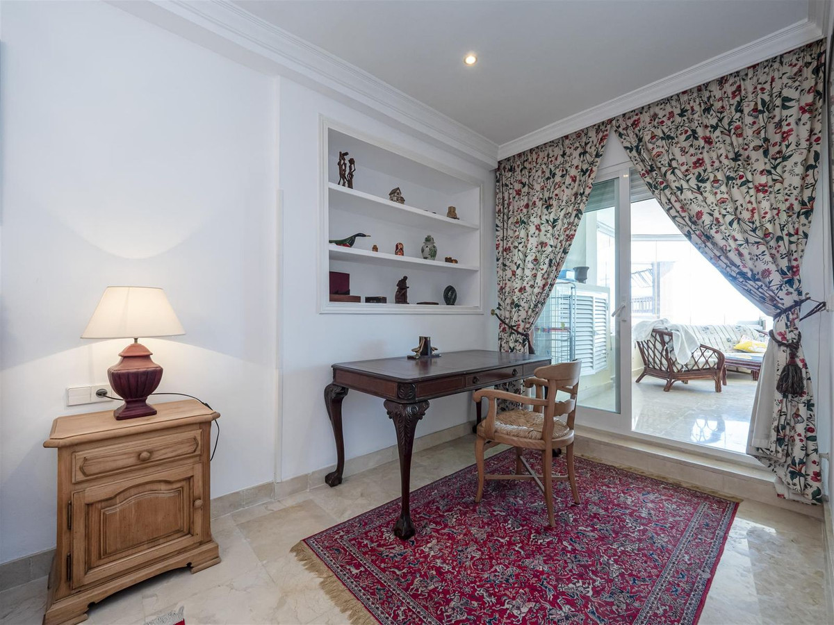 R4450108 - 2 Bedroom Apartment in Marbella, Malaga