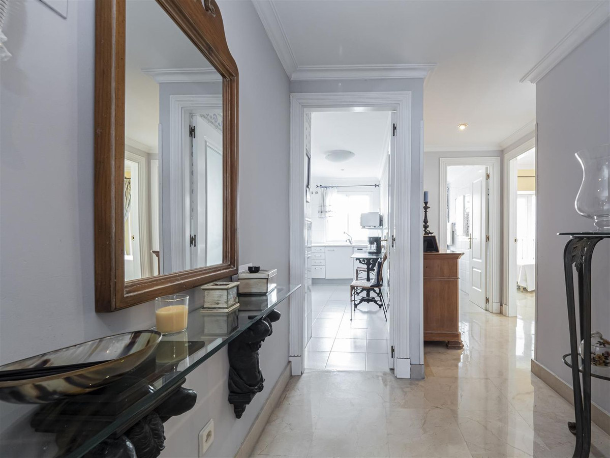 R4450108 - 2 Bedroom Apartment in Marbella, Malaga