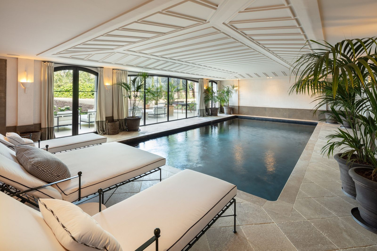 R4452358 - 16 Bedroom Villa in Marbella, Malaga