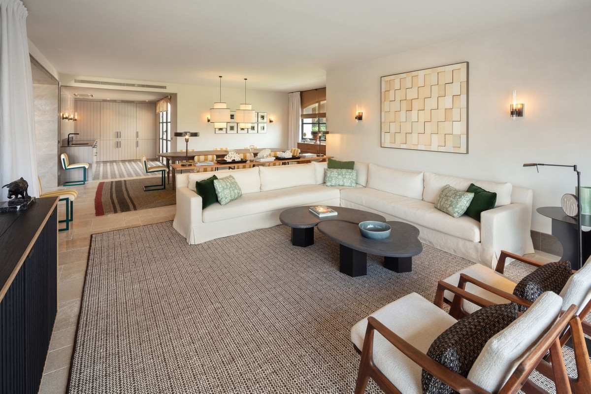 R4452358 - 16 Bedroom Villa in Marbella, Malaga