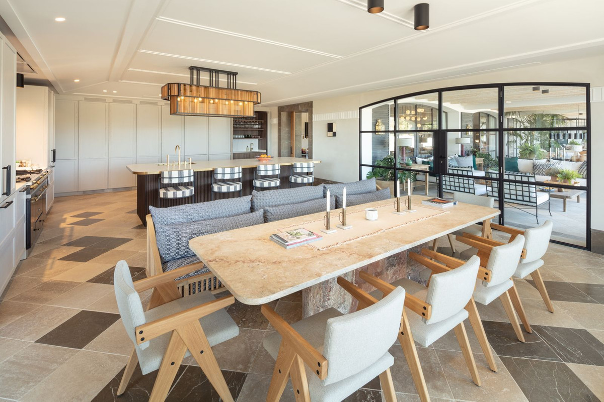 R4452358 - 16 Bedroom Villa in Marbella, Malaga