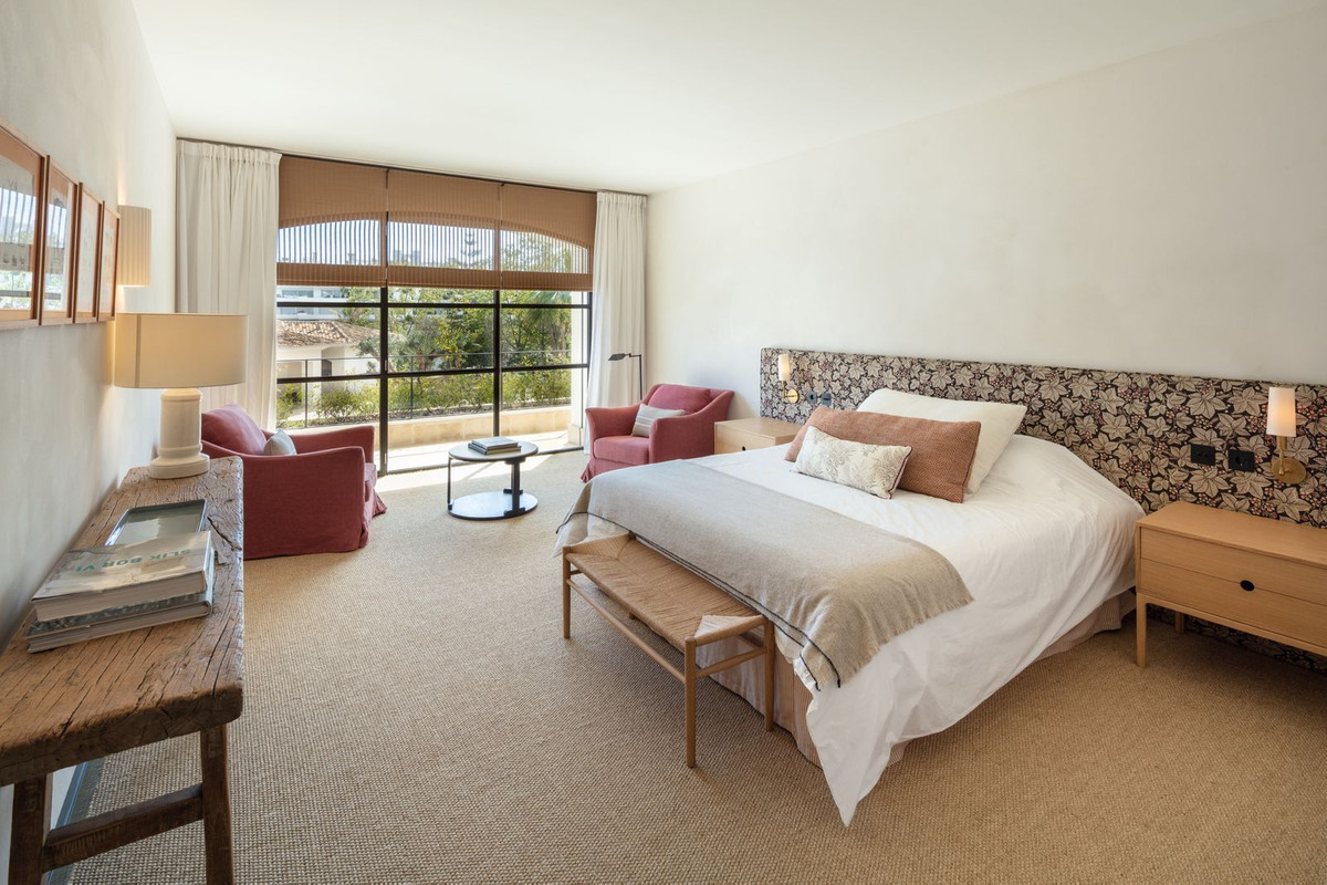 R4452358 - 16 Bedroom Villa in Marbella, Malaga